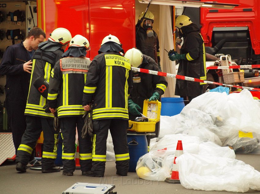 Weisses Pulver im Buero gefunden Koeln Porz Mitte Hauptstr P391.JPG